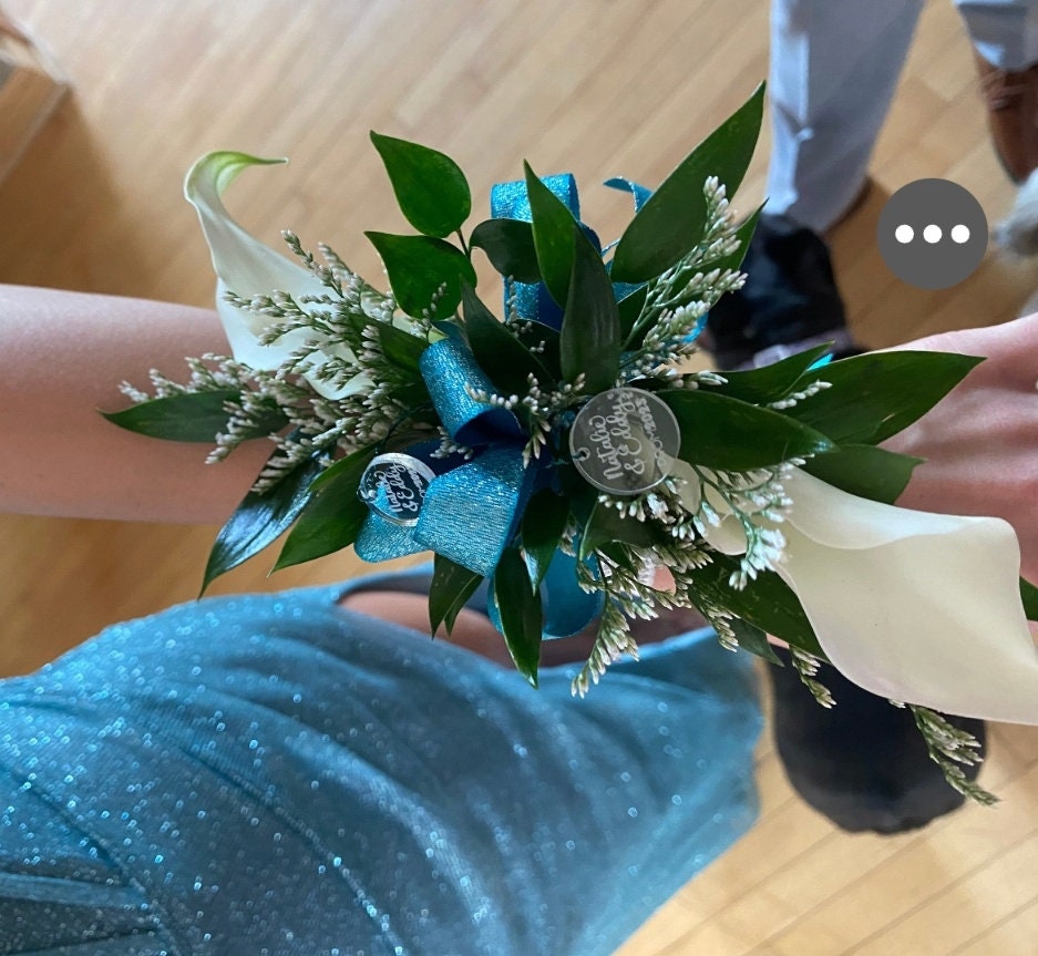 Personalized Floral Charm for Prom & Weddings | Custom Engraved Acrylic Bouquet Tag | Bridal Party Keepsake | Boutonniere & Corsage Accessory