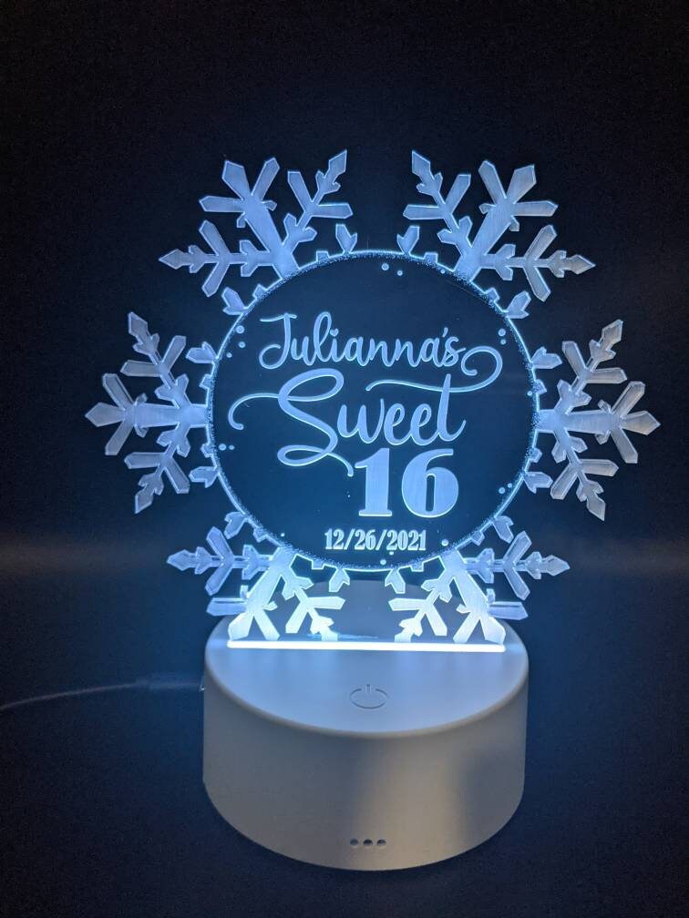 Personalized Snowflake LED Cake Topper: Engraved Acrylic Winter Wedding Decor