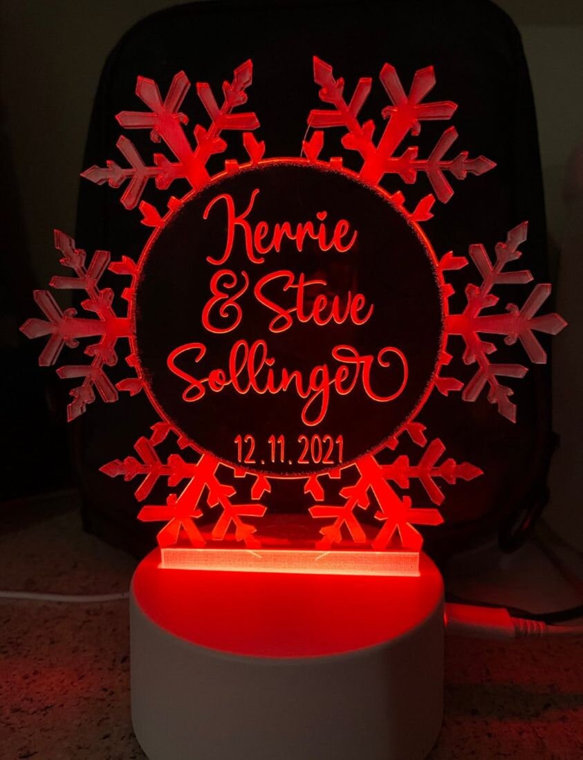 Personalized Snowflake LED Cake Topper: Engraved Acrylic Winter Wedding Decor