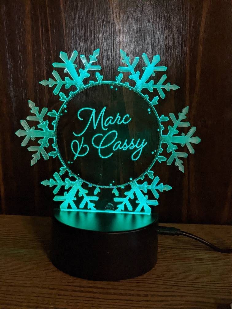 Personalized Snowflake LED Cake Topper: Engraved Acrylic Winter Wedding Decor