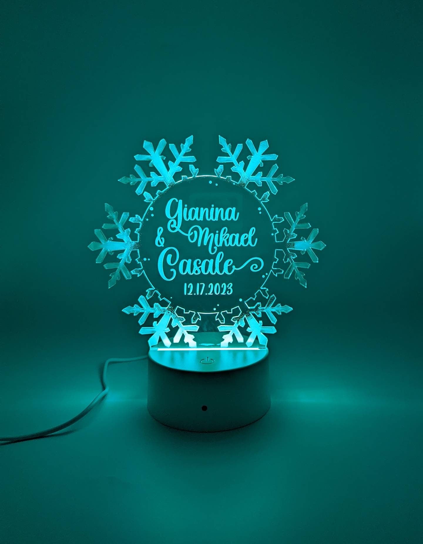 Personalized Snowflake LED Cake Topper: Engraved Acrylic Winter Wedding Decor