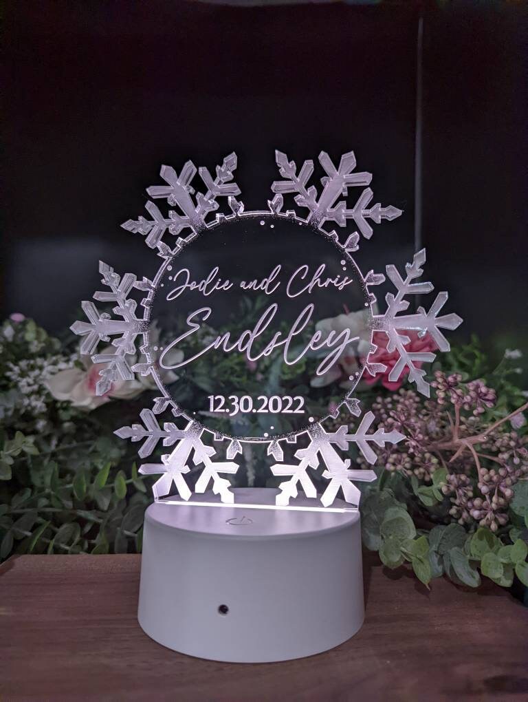 Personalized Snowflake LED Cake Topper: Engraved Acrylic Winter Wedding Decor