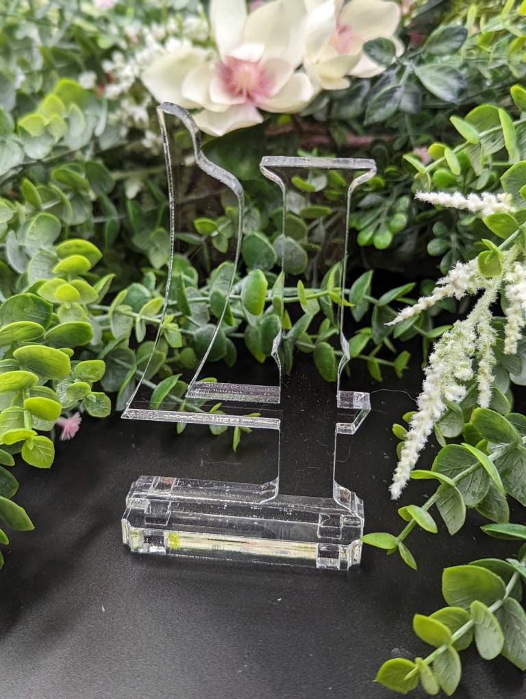 Clear Acrylic Table Numbers: Elegant Wedding Centerpiece Decor