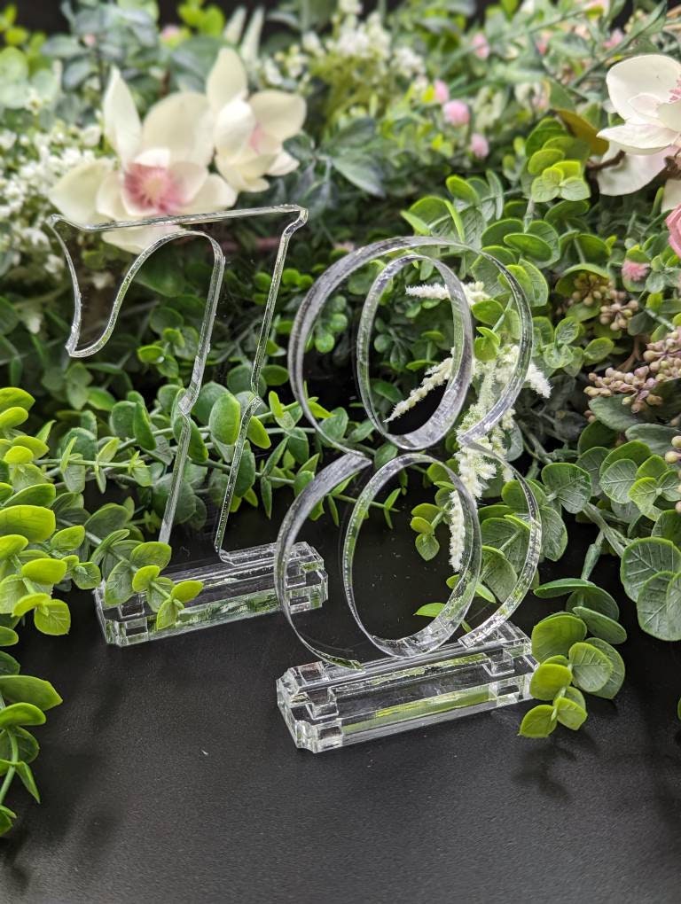 Clear Acrylic Table Numbers: Elegant Wedding Centerpiece Decor
