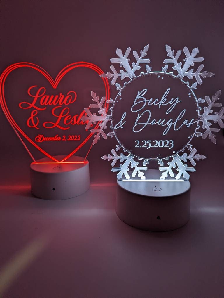 Personalized Snowflake LED Cake Topper: Engraved Acrylic Winter Wedding Decor